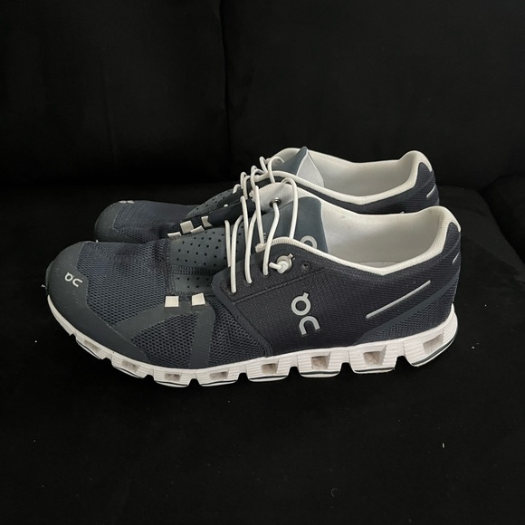 On cloud shoes - Picture 2 of 5